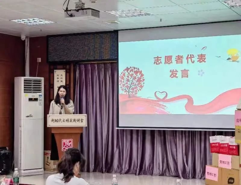 我院志愿者代表郑心媛发言 我院志愿者代表郑心媛发言