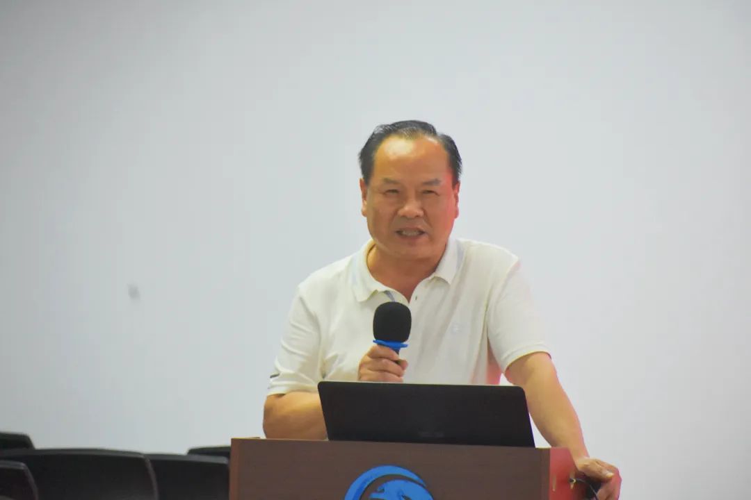 业务院长邹爱国院长发言